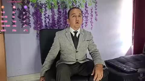 Snapshot of yazfore chatting on 06/08/26, 01:22 Hazzan online show from 06/08/26, 01:22