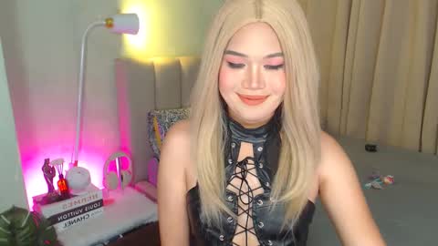 Snapshot of yazmin_shines chatting on 03/11/25, 04:32 Yazzi online show from 03/11/25, 04:32