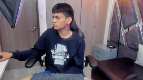 Snapshot of yef_thinn chatting on 11/22/25, 04:11 yef_thinn online show from 11/22/25, 04:11