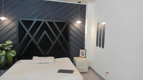 YEIKO ROMERO online show from 02/01/25, 06:08