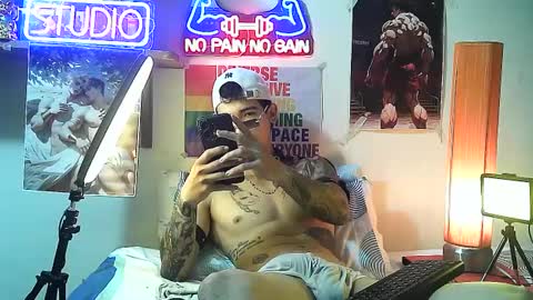 yeisoncastellanos1999 online show from 09/15/25, 11:49