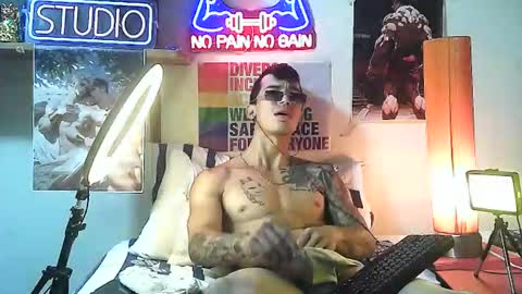 yeisoncastellanos1999 online show from 10/14/25, 11:16