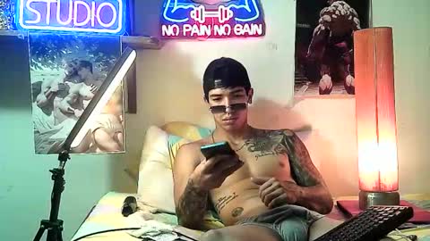 yeisoncastellanos1999 online show from 11/11/25, 11:38