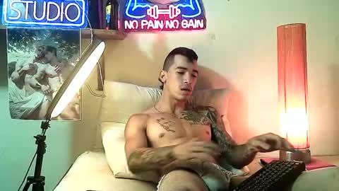 yeisoncastellanos1999 online show from 12/05/25, 05:53