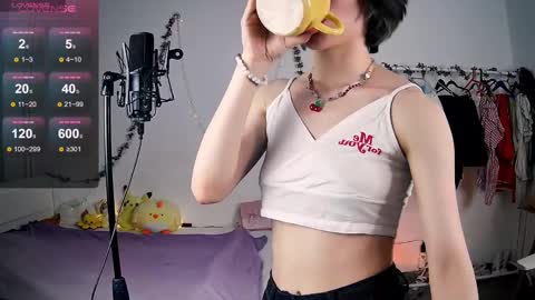 Snapshot of yellow_songbird chatting on 03/07/25, 07:27 Liya online show from 03/07/25, 07:27