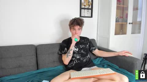 Snapshot of yen2025 chatting on 11/08/25, 10:04 Yen online show from 11/08/25, 10:04