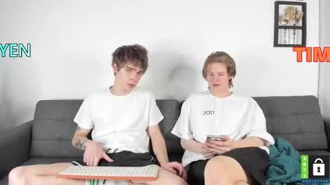 Snapshot of yen2025 chatting on 11/15/25, 07:32 Yen online show from 11/15/25, 07:32