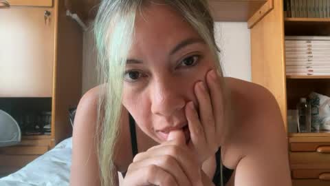 Snapshot of yenlo01 chatting on 06/30/26, 11:44 yenlo01 online show from 06/30/26, 11:44