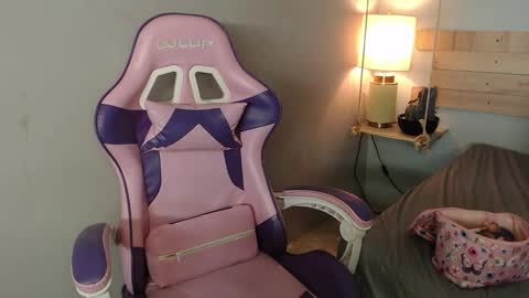 Yenni online show from 12/01/25, 06:35