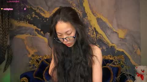 Snapshot of yennstar chatting on 03/18/26, 09:18 yennstar online show from 03/18/26, 09:18