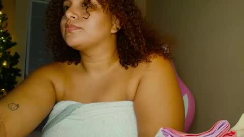 Snapshot of yera_sh chatting on 12/20/25, 01:45 YERA online show from 12/20/25, 01:45