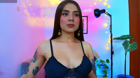 yeriawaddell  online show from 02/21/25, 11:32