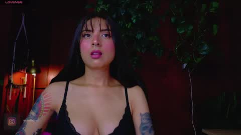 yeriawaddell  online show from 05/08/26, 12:16