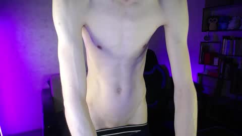 Snapshot of yes_cute_boy_ chatting on 11/26/25, 08:32 Eden online show from 11/26/25, 08:32