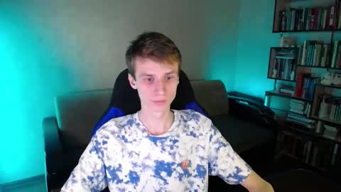 Snapshot of yes_cute_boy_ chatting on 02/14/26, 06:04 Eden online show from 02/14/26, 06:04