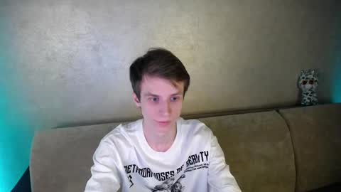 Snapshot of yes_cute_boy_ chatting on 03/17/26, 10:02 Eden online show from 03/17/26, 10:02