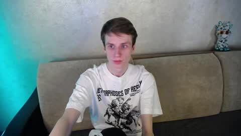 Snapshot of yes_cute_boy_ chatting on 03/18/26, 12:19 Eden online show from 03/18/26, 12:19