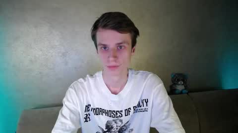 Snapshot of yes_cute_boy_ chatting on 03/26/26, 04:45 Eden online show from 03/26/26, 04:45