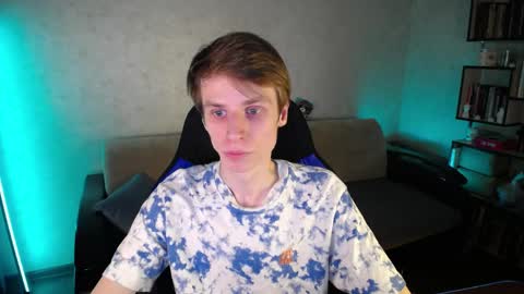 Snapshot of yes_cute_boy_ chatting on 04/15/26, 09:49 Eden online show from 04/15/26, 09:49