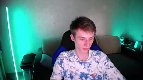 Snapshot of yes_cute_boy_ chatting on 06/24/26, 11:42 Eden online show from 06/24/26, 11:42