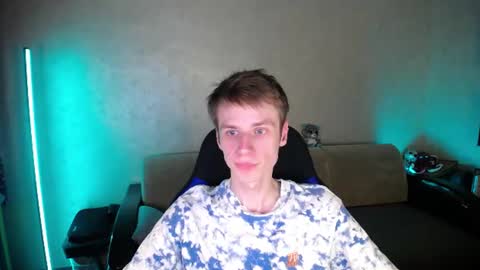 Snapshot of yes_cute_boy_ chatting on 06/28/26, 02:01 Eden online show from 06/28/26, 02:01