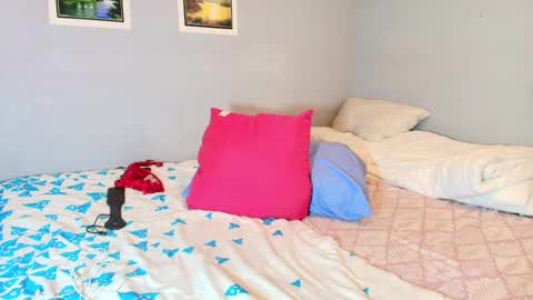 Snapshot of yes_mia_yes chatting on 03/08/25, 04:50 gomez5 online show from 03/08/25, 04:50