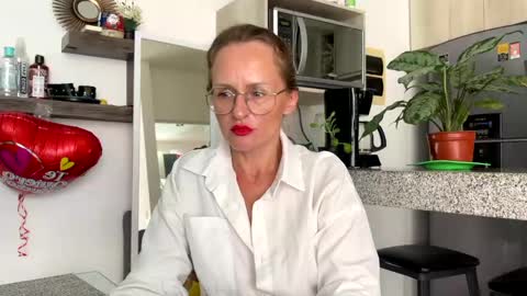 Snapshot of yes_mommy_zlata chatting on 02/24/25, 08:36 Zlata online show from 02/24/25, 08:36