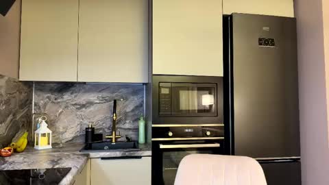 Snapshot of yes_mommy_zlata chatting on 11/18/25, 04:00 Zlata online show from 11/18/25, 04:00