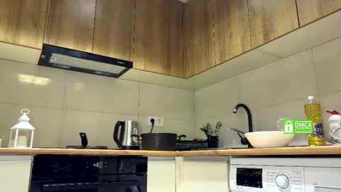 Snapshot of yes_mommy_zlata chatting on 01/16/26, 02:43 Zlata online show from 01/16/26, 02:43