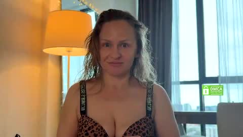 Snapshot of yes_mommy_zlata chatting on 04/04/26, 06:44 Zlata online show from 04/04/26, 06:44