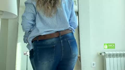 Snapshot of yes_mommy_zlata chatting on 04/21/26, 01:39 Zlata online show from 04/21/26, 01:39