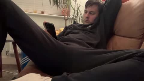 Snapshot of yesimlonely chatting on 02/11/25, 09:35 Sal online show from 02/11/25, 09:35