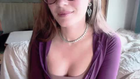 Snapshot of yespleasemerci chatting on 01/17/26, 06:44 Brienne online show from 01/17/26, 06:44