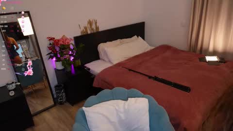 Snapshot of yess_kiki chatting on 10/06/25, 08:12 Kiki online show from 10/06/25, 08:12