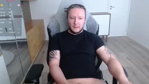 Snapshot of yhdxhy chatting on 04/11/26, 10:08 James online show from 04/11/26, 10:08
