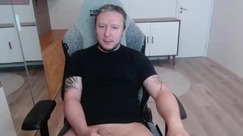 Snapshot of yhdxhy chatting on 04/19/26, 07:51 James online show from 04/19/26, 07:51