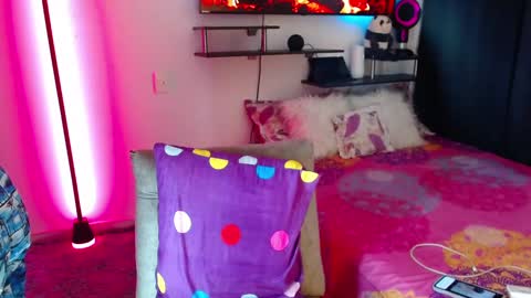 Snapshot of yimbersonpeter chatting on 09/09/25, 10:20 jhon online show from 09/09/25, 10:20