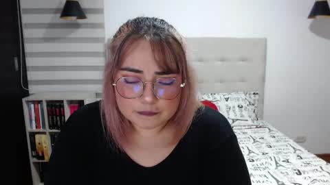 hii i am yini online show from 04/08/26, 02:55