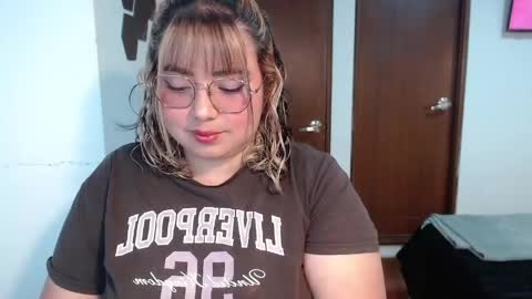 Snapshot of yini_angel07 chatting on 05/25/26, 11:11 hii i am yini online show from 05/25/26, 11:11