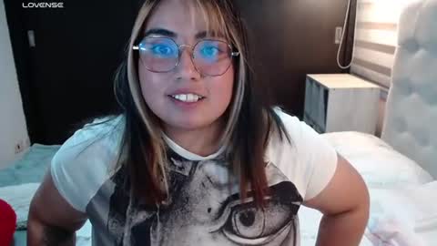 Snapshot of yini_angel07 chatting on 07/07/26, 06:47 hii i am yini online show from 07/07/26, 06:47