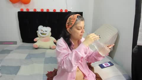 yinyyanghot online show from 10/29/25, 10:17