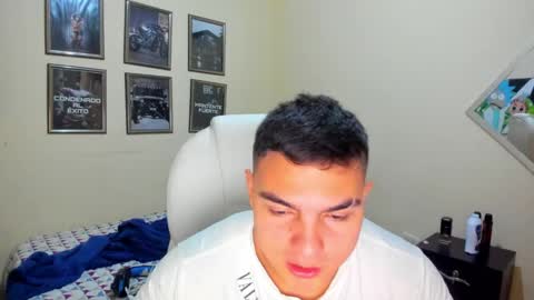 Snapshot of yker18 chatting on 12/02/24, 07:16 yker online show from 12/02/24, 07:16