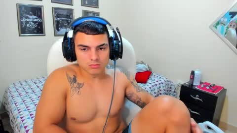 Snapshot of yker18 chatting on 12/11/24, 01:15 yker online show from 12/11/24, 01:15