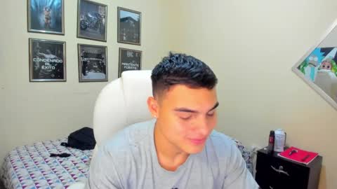 Snapshot of yker18 chatting on 12/12/24, 08:03 yker online show from 12/12/24, 08:03