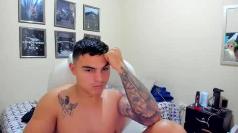 Snapshot of yker18 chatting on 12/17/24, 11:05 yker online show from 12/17/24, 11:05