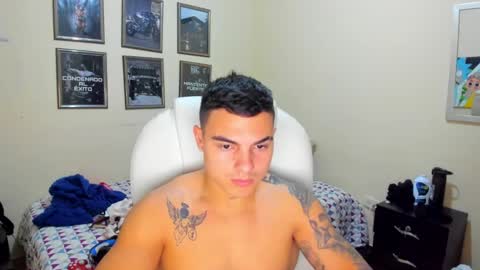 Snapshot of yker18 chatting on 12/23/24, 10:44 yker online show from 12/23/24, 10:44