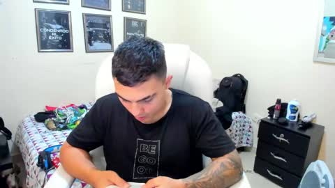 Snapshot of yker18 chatting on 12/24/24, 03:49 yker online show from 12/24/24, 03:49