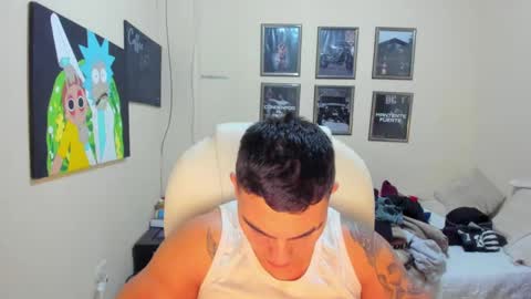 Snapshot of yker18 chatting on 01/05/25, 10:29 yker online show from 01/05/25, 10:29