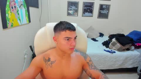 Snapshot of yker18 chatting on 01/06/25, 10:35 yker online show from 01/06/25, 10:35