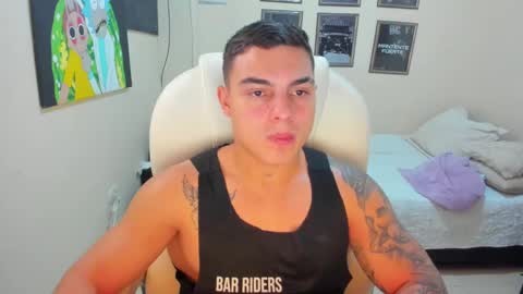 Snapshot of yker18 chatting on 01/14/25, 12:33 yker online show from 01/14/25, 12:33